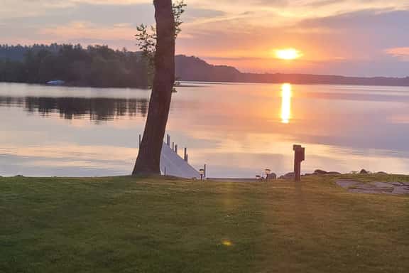 Sunrise Retreat on Fish Trap Lake - Image 1